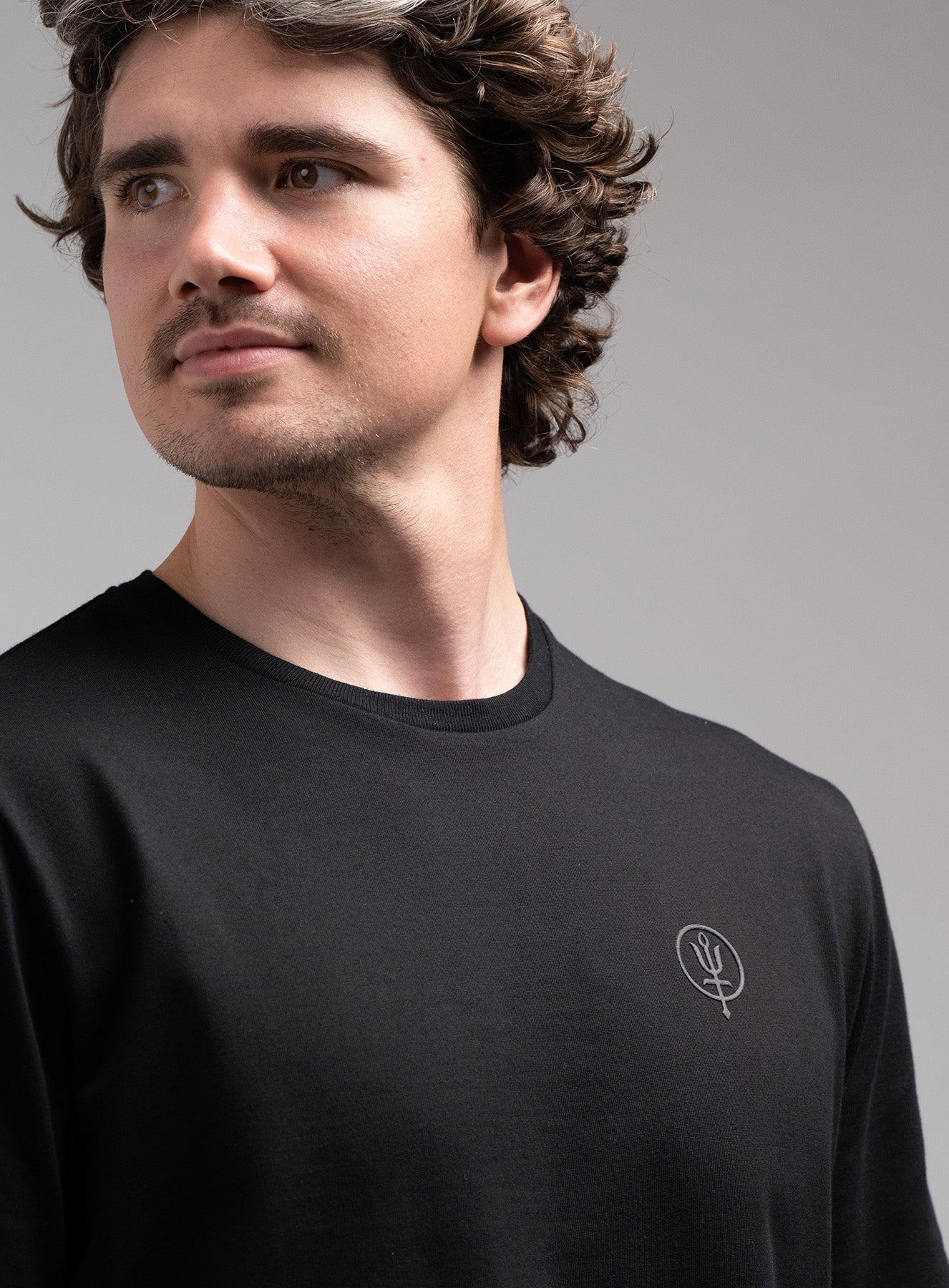 INSIGNIA T-SHIRT - LOVE MANY TRUST FEW