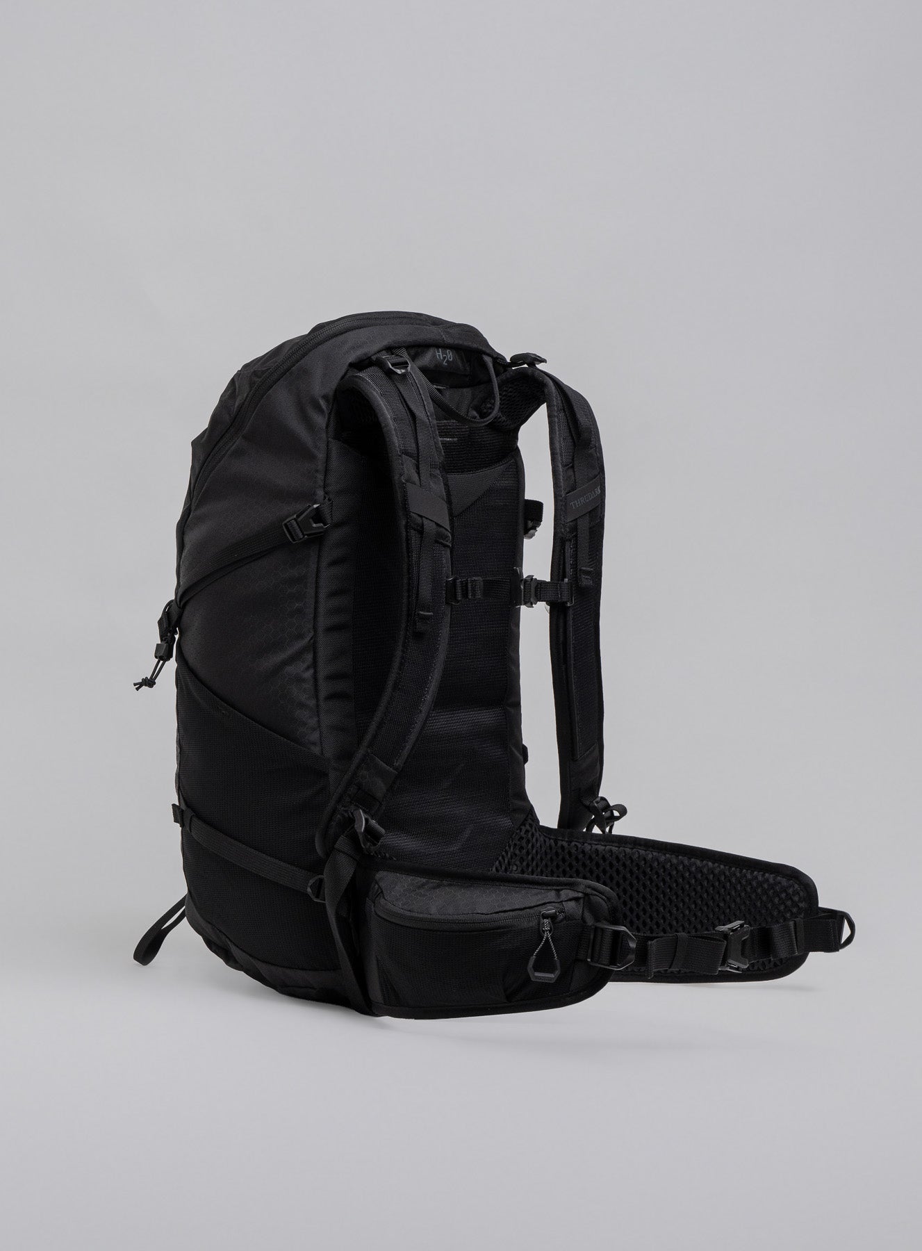 PINNACLE 28L HIKING BACKPACK