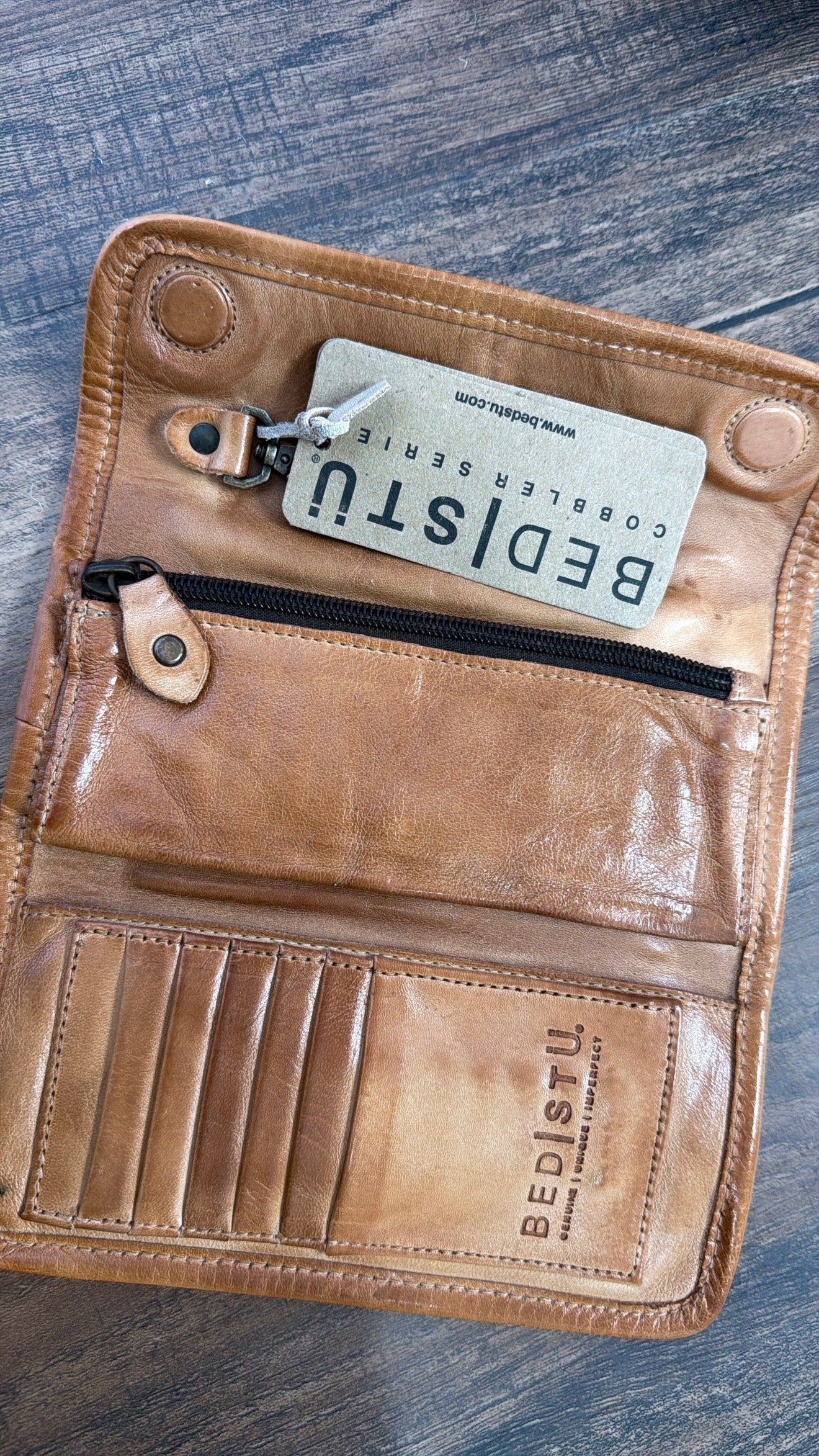 Bedstu Canton, Tan Rustic