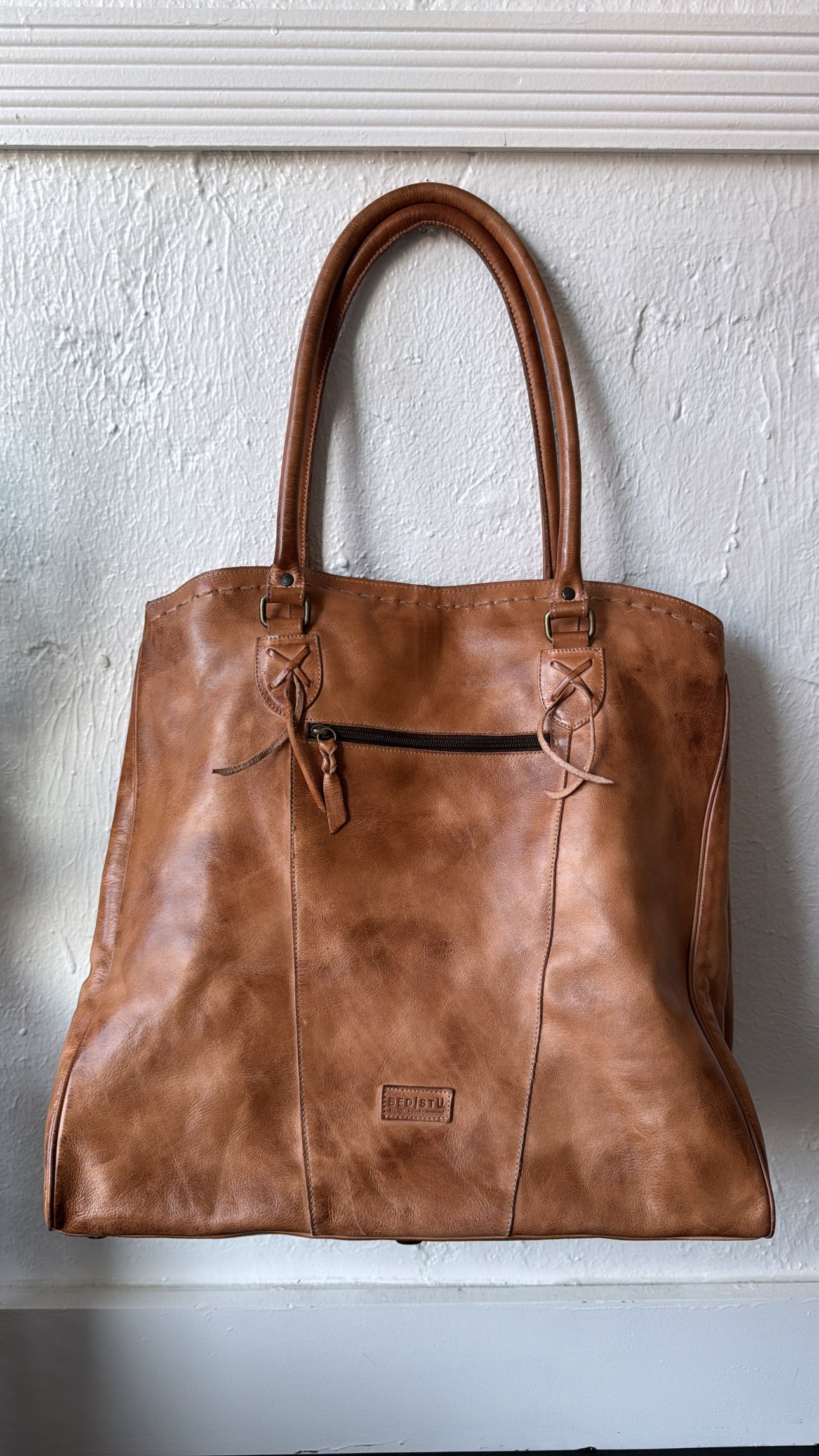 Bedstu Rebekah, Tan Rustic