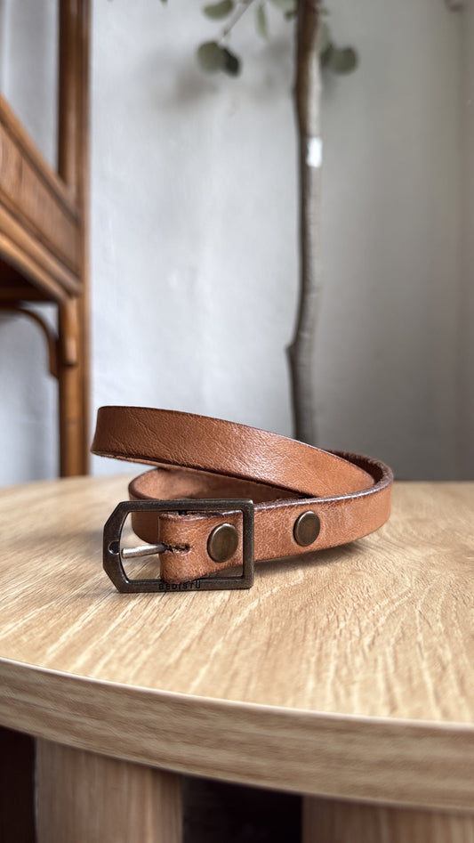 Bedstu Monae, Tan Rustic