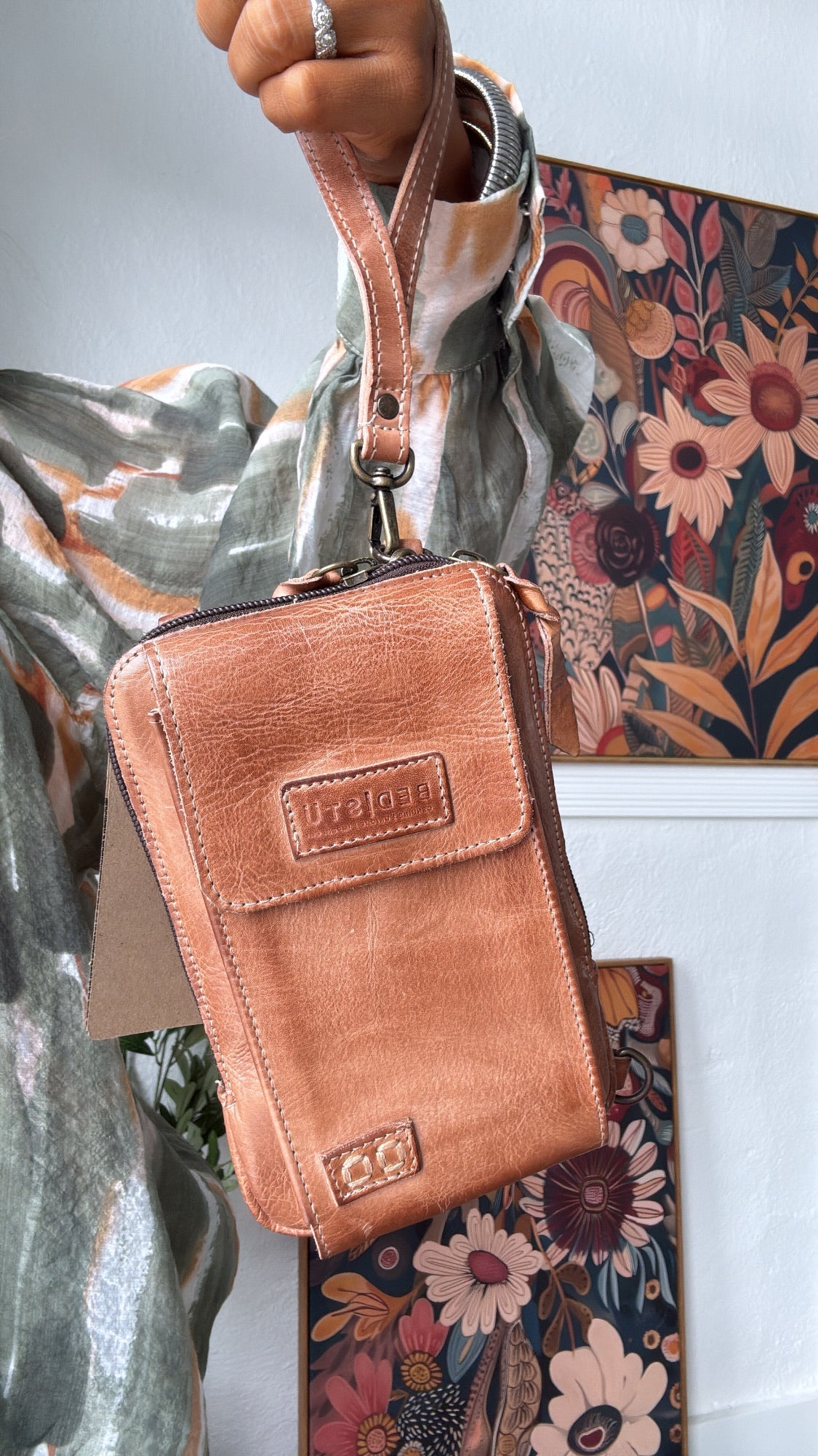 Bedstu Alelike, Tan Rustic