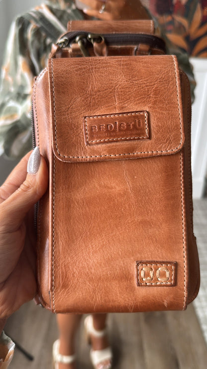 Bedstu Alelike, Tan Rustic