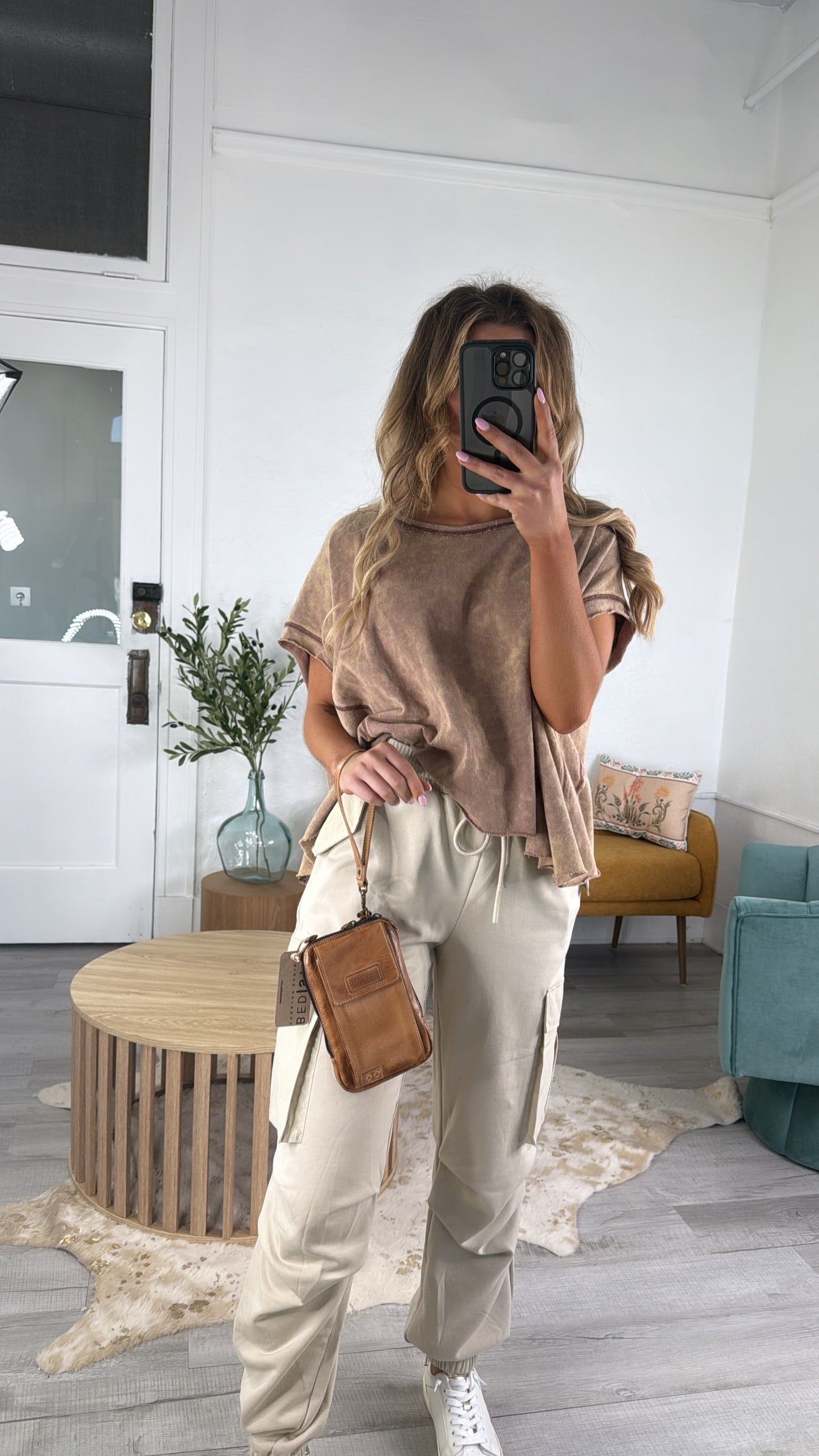 Bedstu Alelike, Tan Rustic