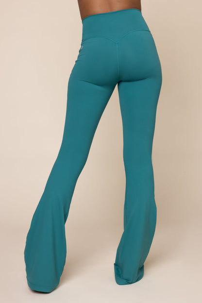 Crisscross Hourglass® Flared Legging with Pockets - Emerald