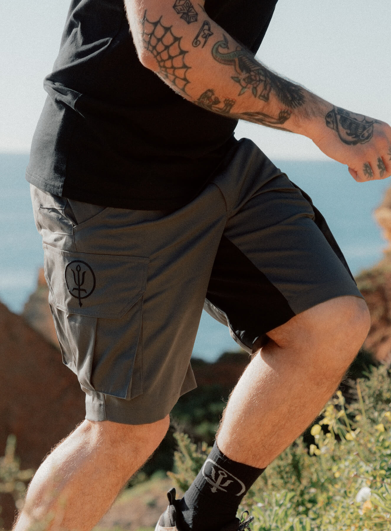 CHARGE SHORTS