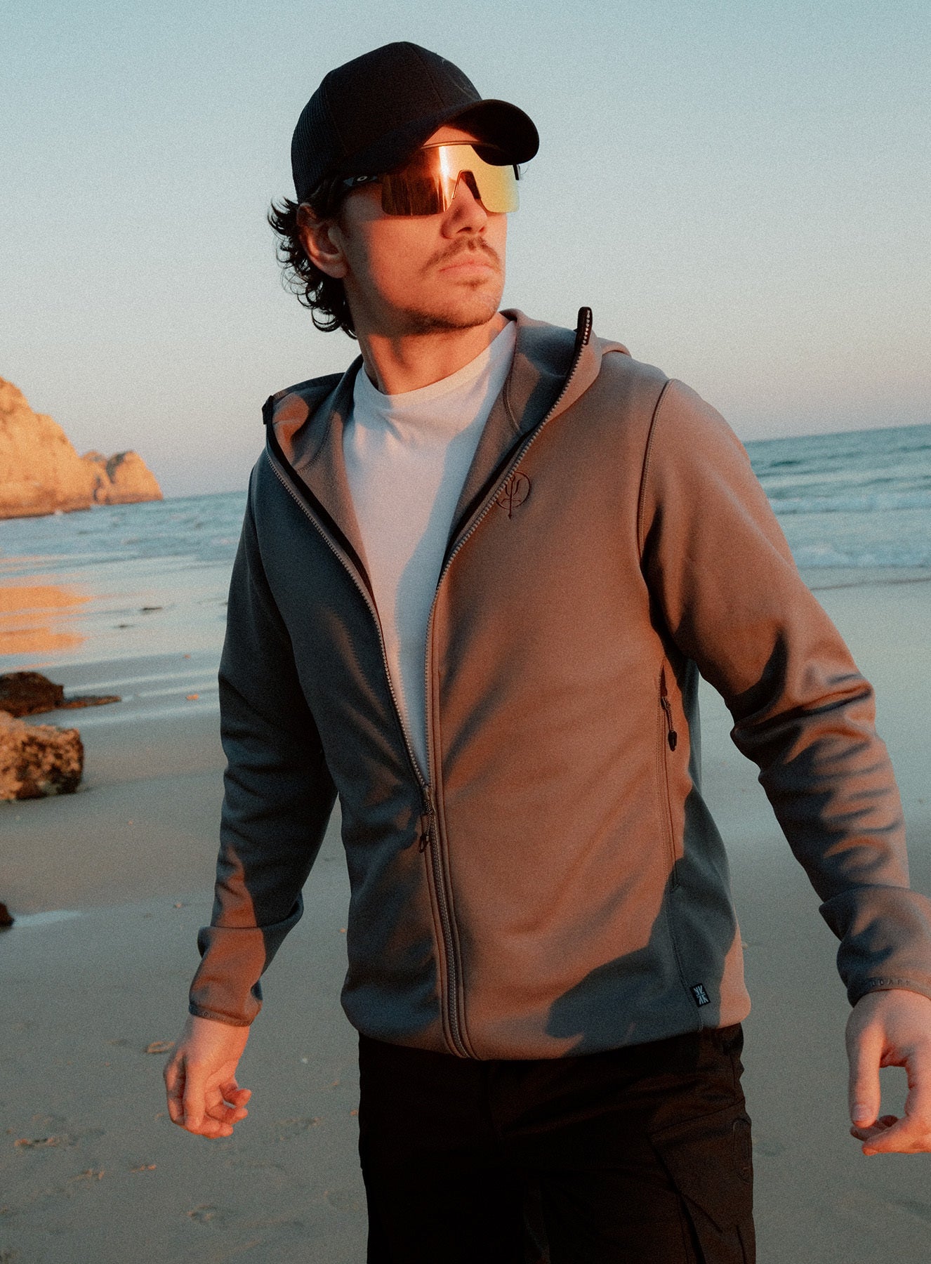 FORWARD HOODIE