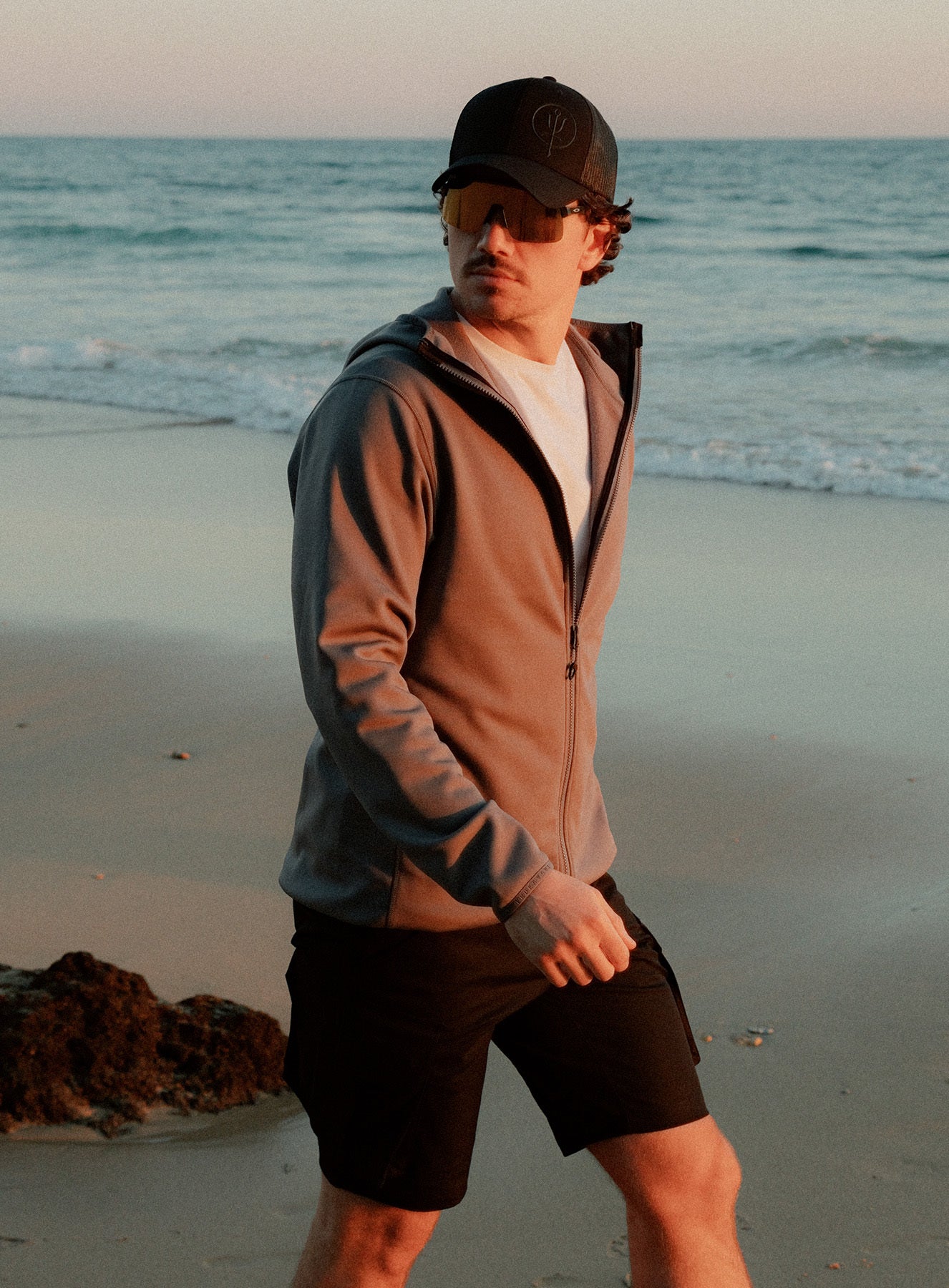 FORWARD HOODIE