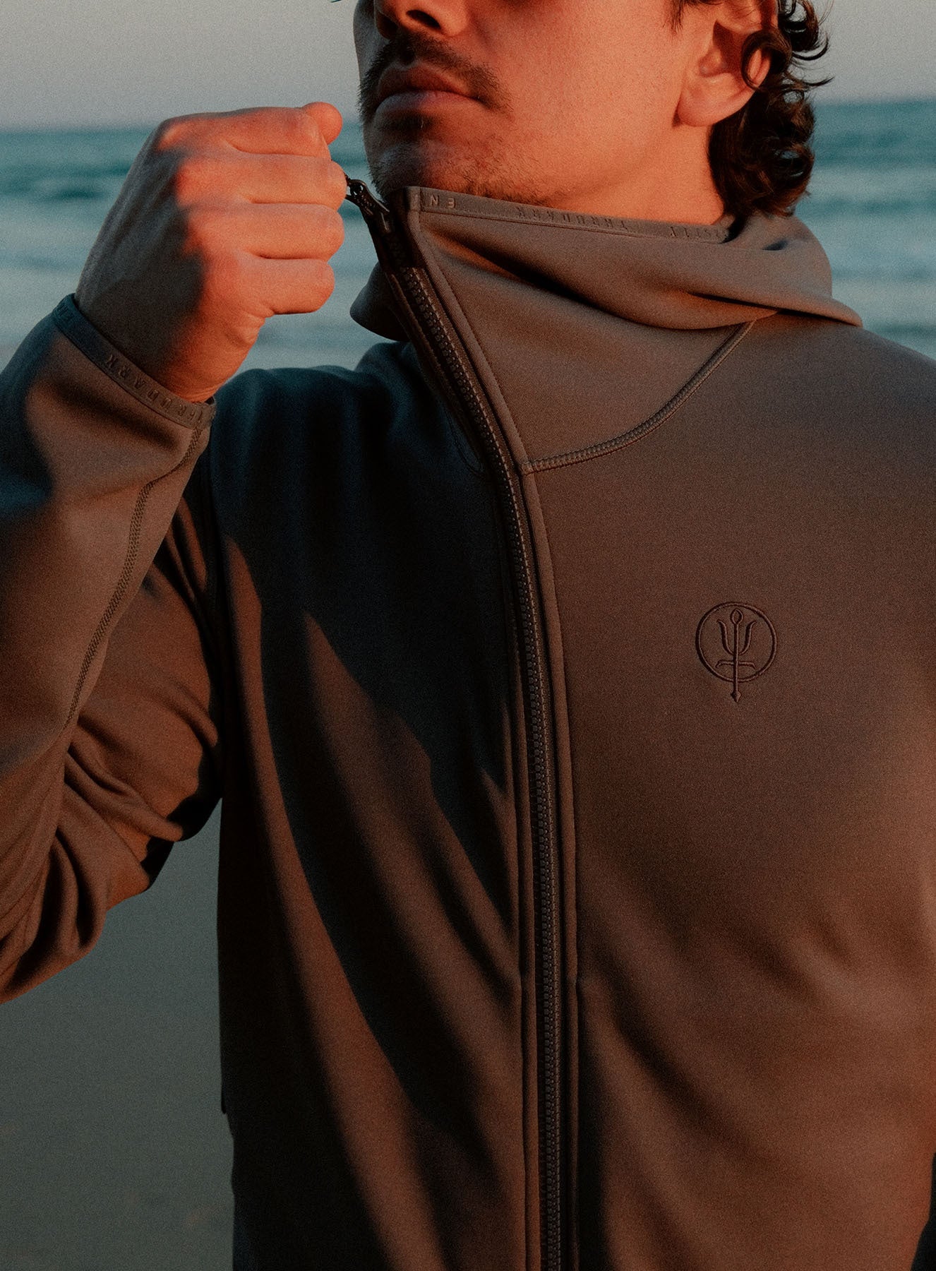 FORWARD HOODIE