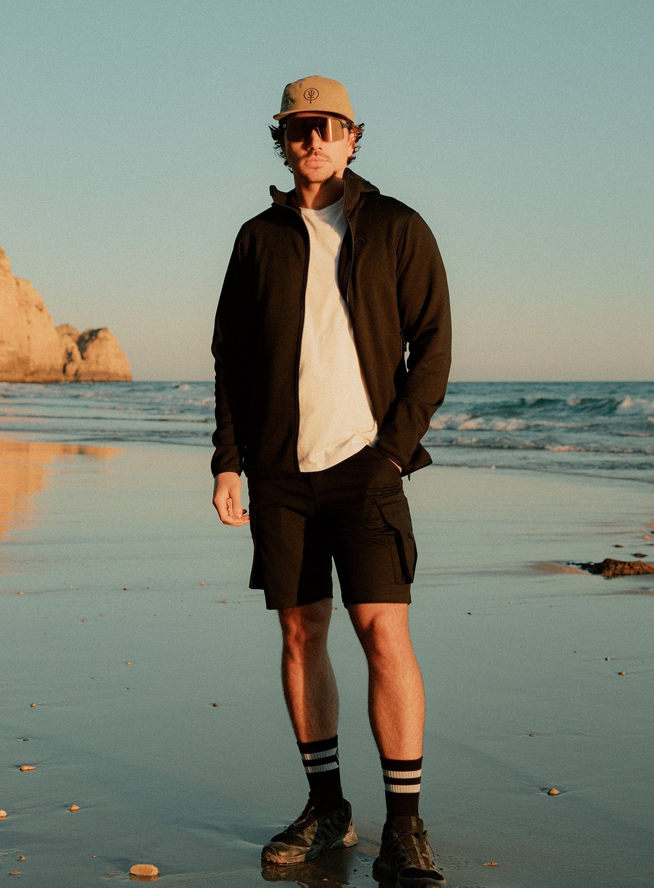 FORWARD HOODIE