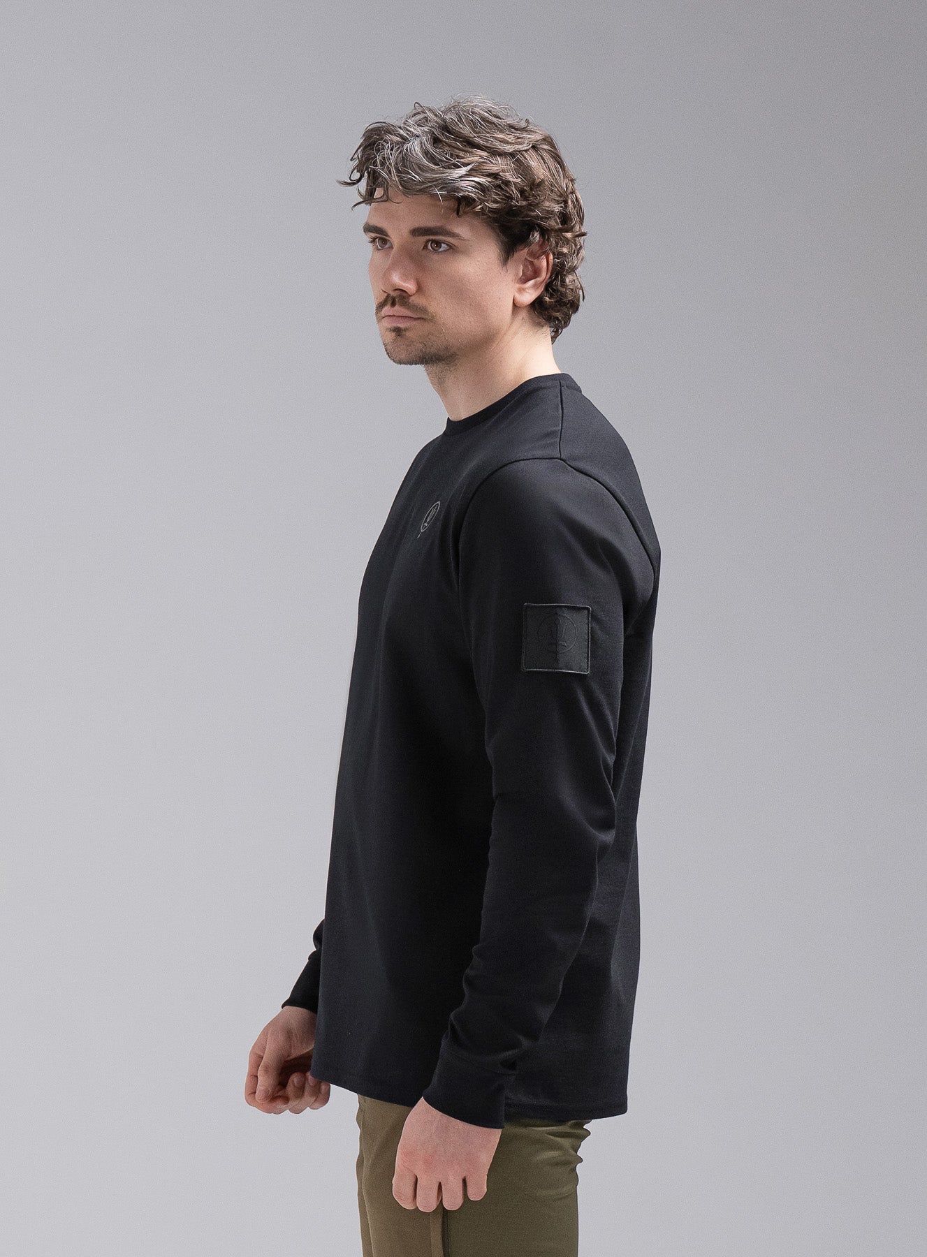 INSIGNIA LONG SLEEVE T-SHIRT