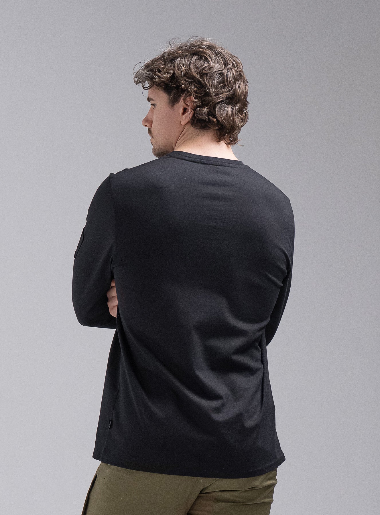 INSIGNIA LONG SLEEVE T-SHIRT