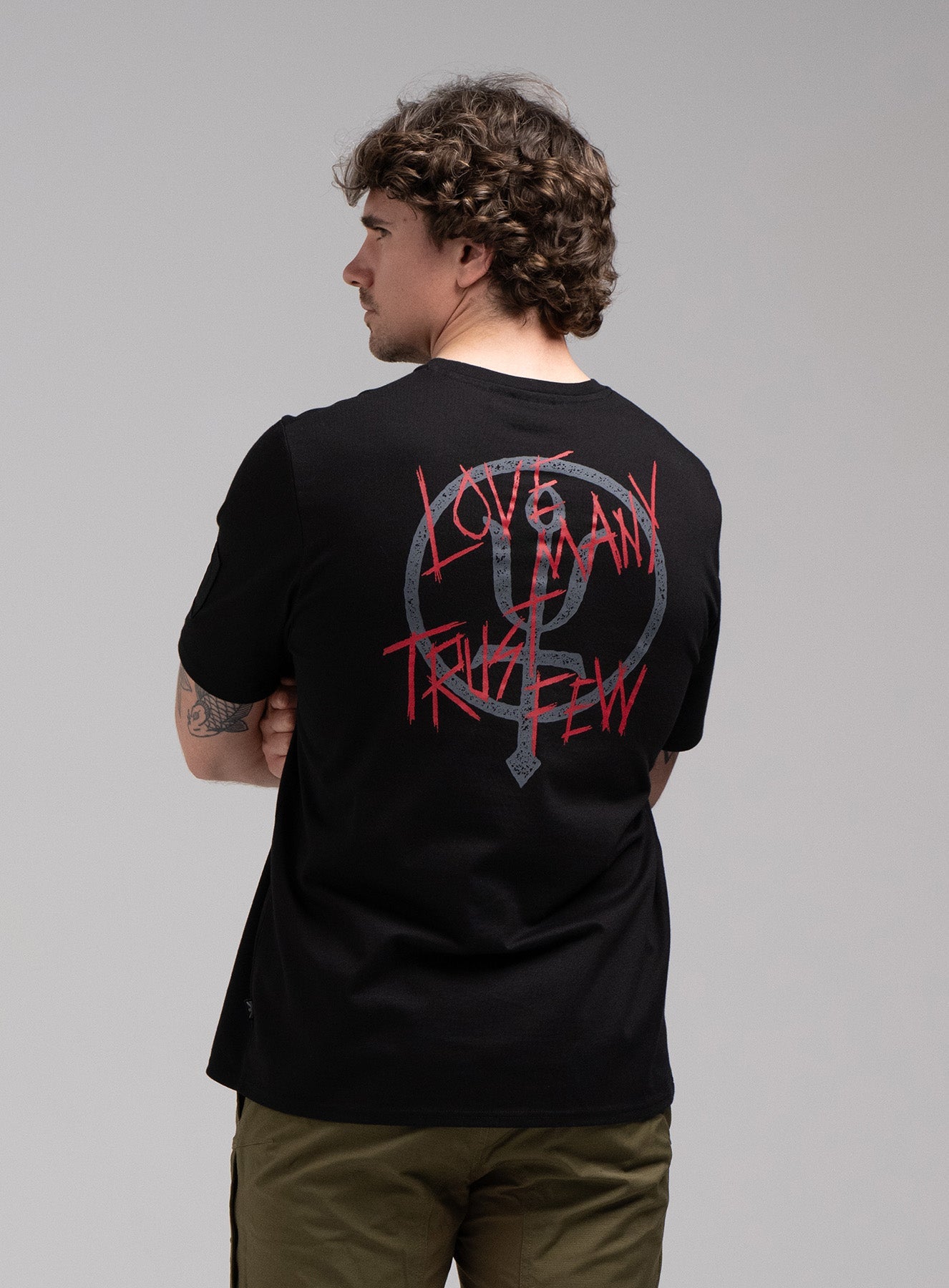 INSIGNIA T-SHIRT - LOVE MANY TRUST FEW
