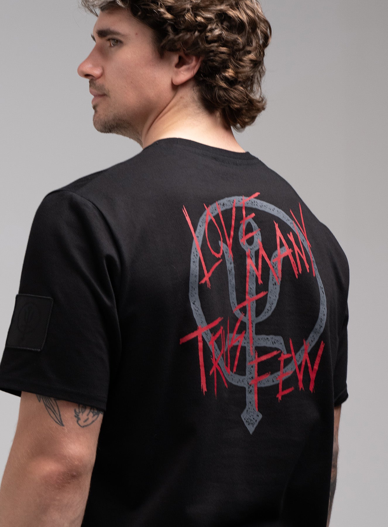 INSIGNIA T-SHIRT - LOVE MANY TRUST FEW
