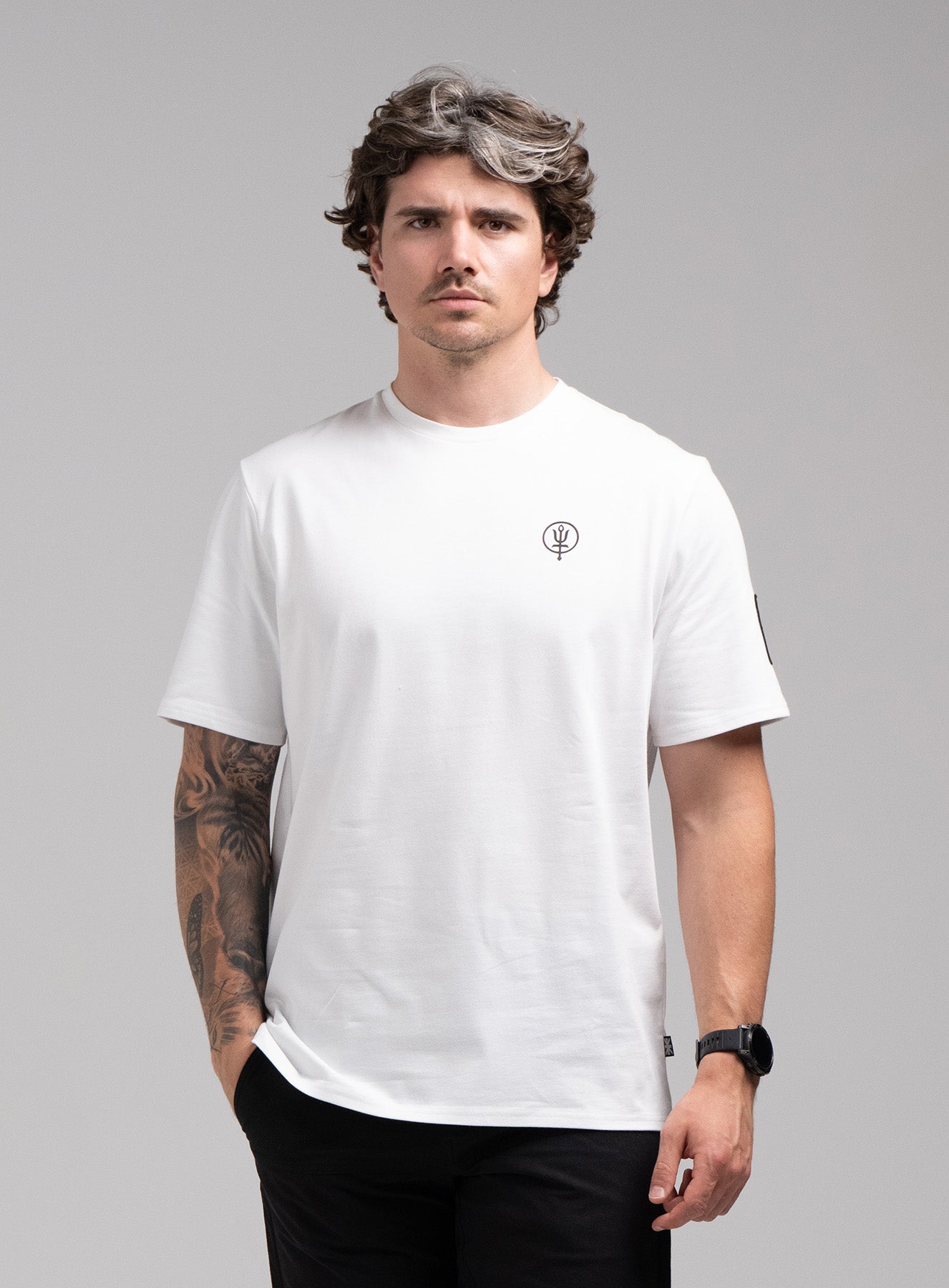 INSIGNIA T-SHIRT - LOVE MANY TRUST FEW