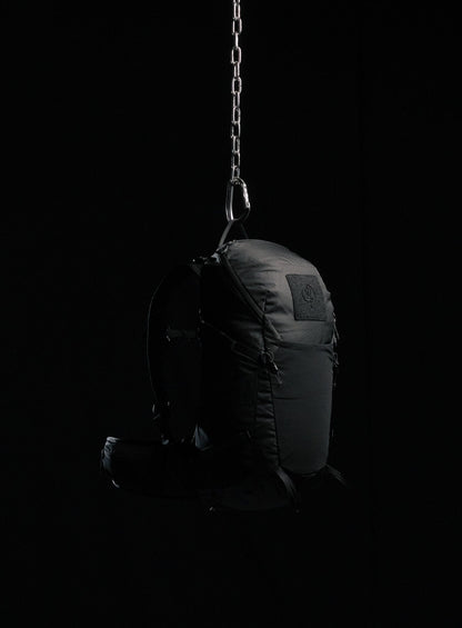 PINNACLE 28L HIKING BACKPACK