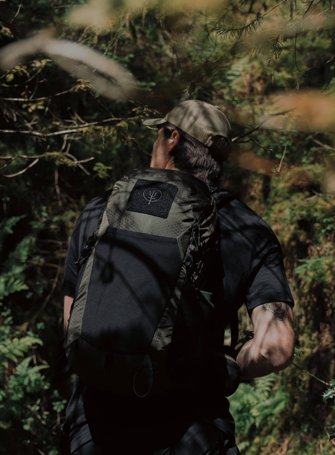 PINNACLE 28L HIKING BACKPACK