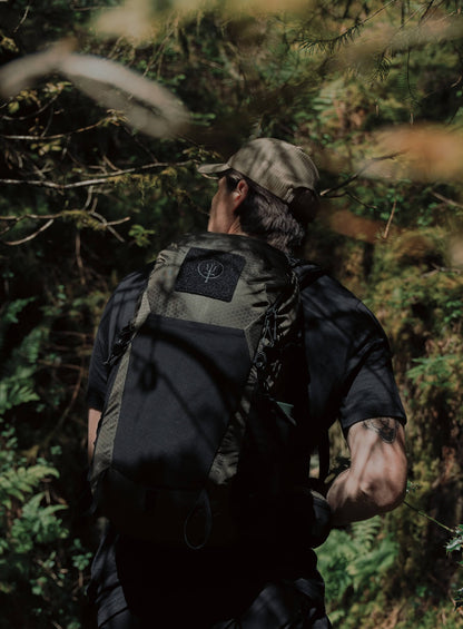 PINNACLE 28L HIKING BACKPACK