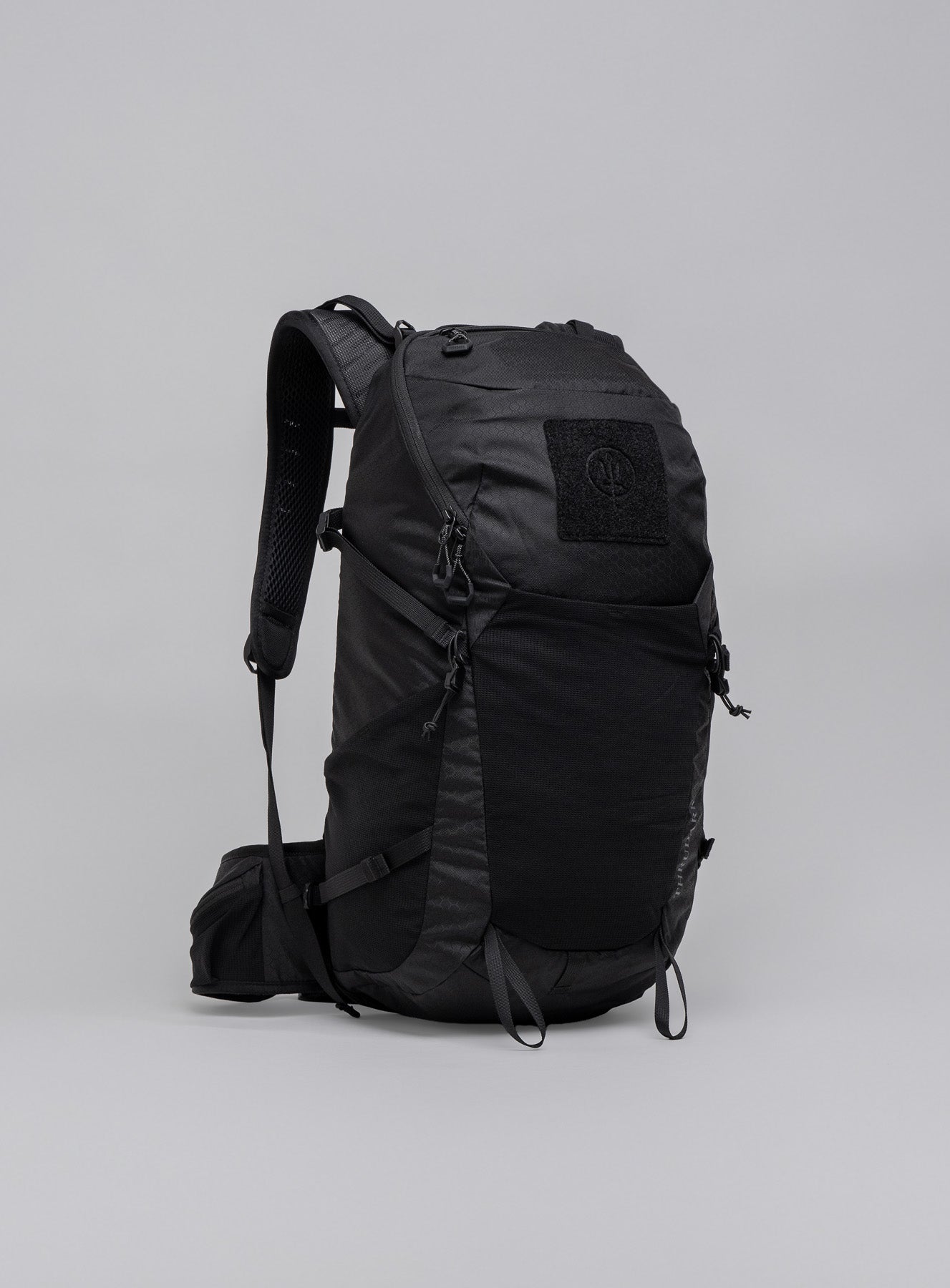 PINNACLE 28L HIKING BACKPACK
