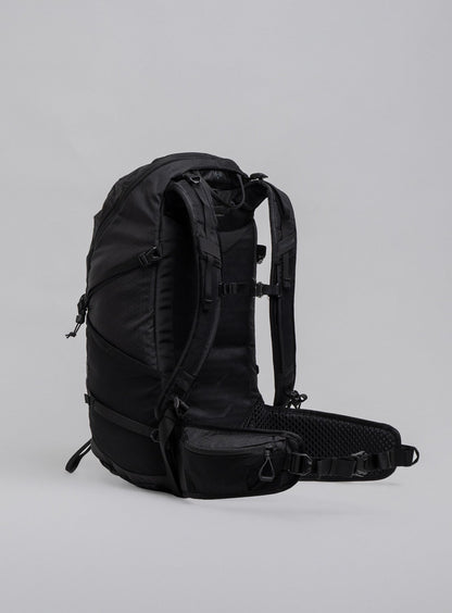 PINNACLE 28L HIKING BACKPACK