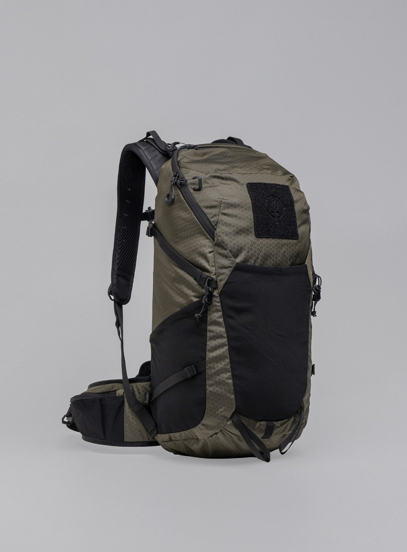 PINNACLE 28L HIKING BACKPACK
