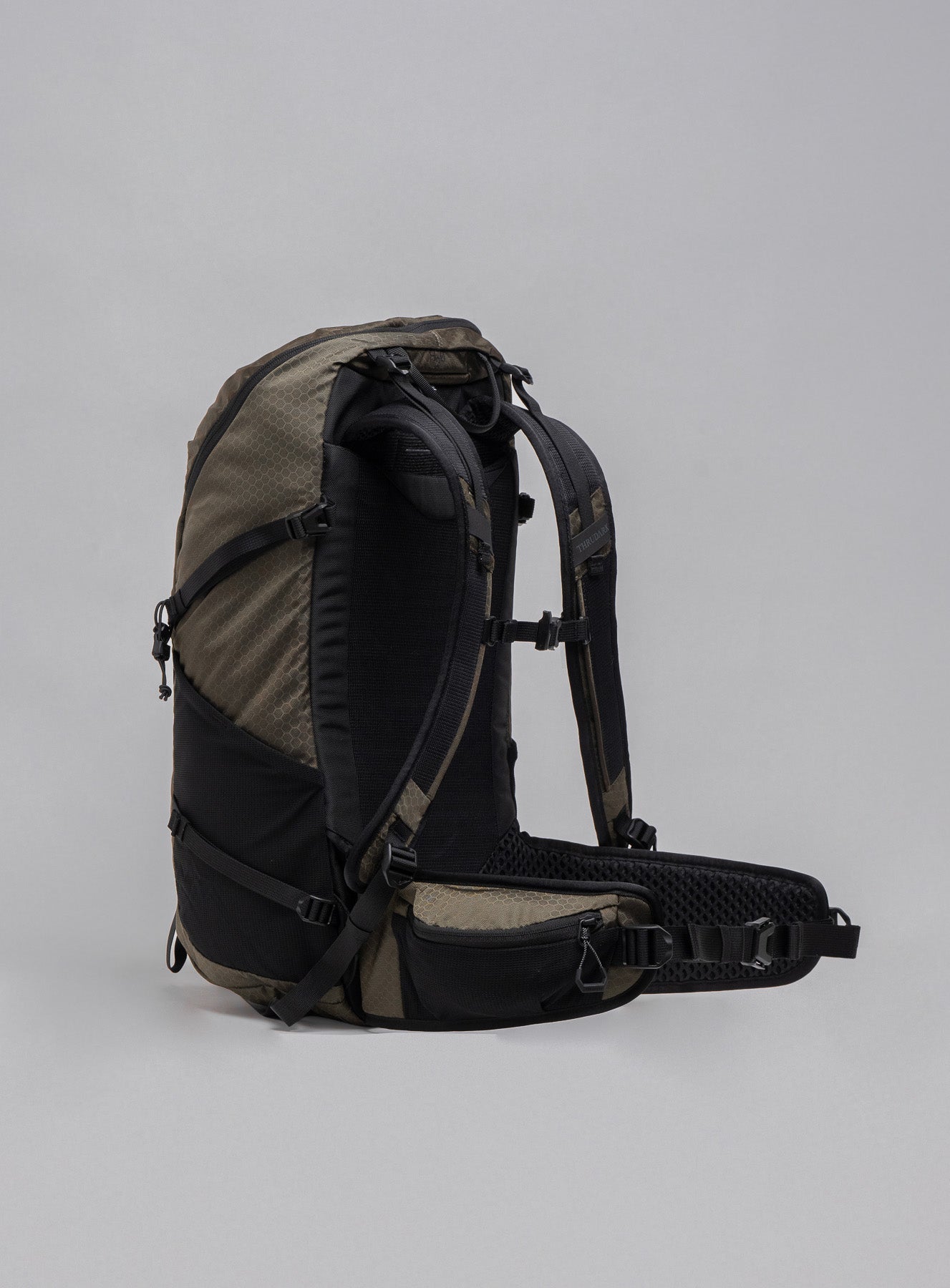 PINNACLE 28L HIKING BACKPACK