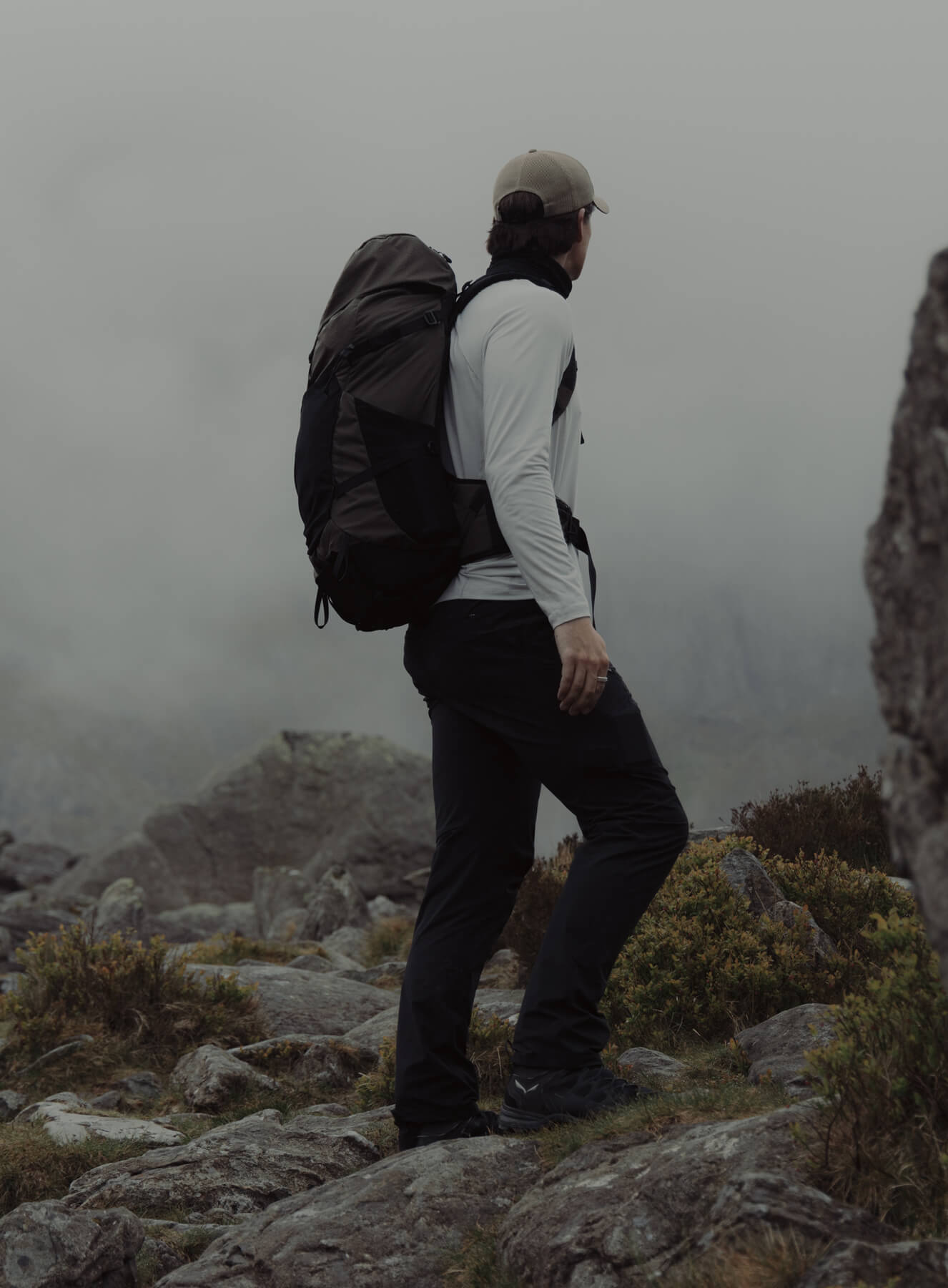 PINNACLE 42L HIKING BACKPACK
