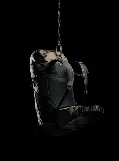 PINNACLE 42L HIKING BACKPACK