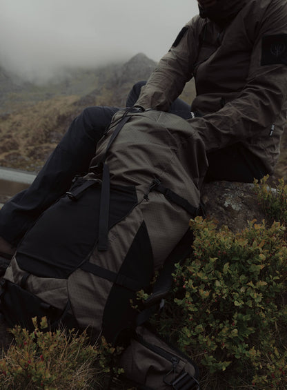PINNACLE 42L HIKING BACKPACK