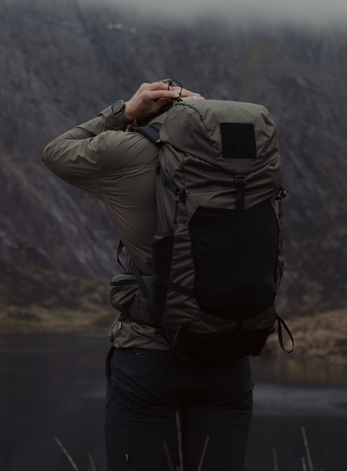 PINNACLE 42L HIKING BACKPACK