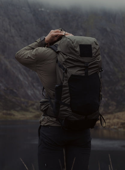 PINNACLE 42L HIKING BACKPACK
